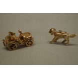 Two gold charms, a Vintage car and a retriever, 13.5g.