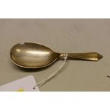 A silver caddy spoon, by F & W, Sheffield 1966, 16g.