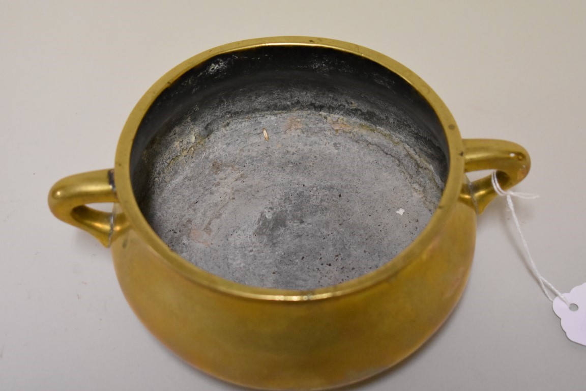 A Chinese bronze twin handled censer, Xuande six character mark, 19cm wide, 1101g. - Image 2 of 7