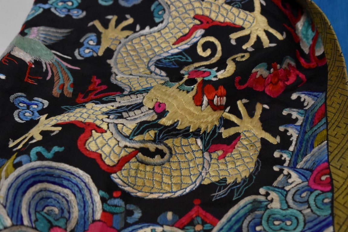 A Chinese embroidered silk robe/court waistcoat, decorated with five clawed dragons, bats, and birds - Image 2 of 7