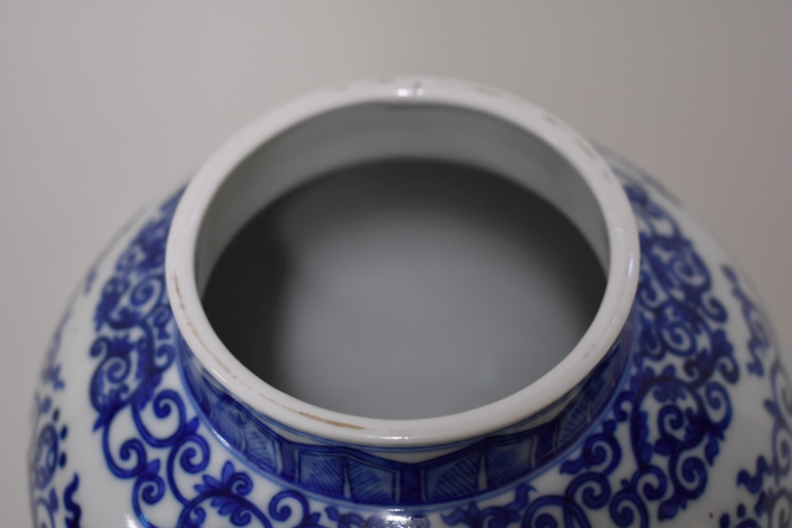 A Chinese blue and white vase, Wanli six character mark, painted with stylized roundels and - Image 4 of 5