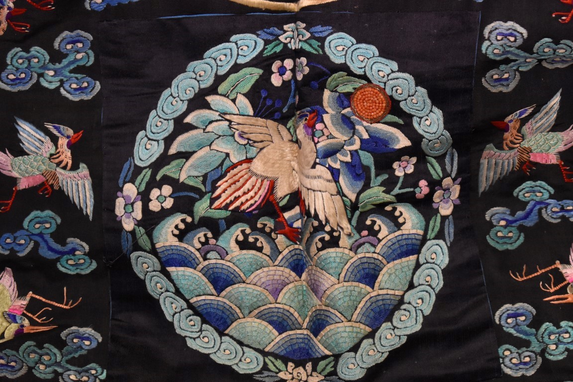 A Chinese embroidered silk robe/court waistcoat, decorated with five clawed dragons, bats, and birds - Image 6 of 7