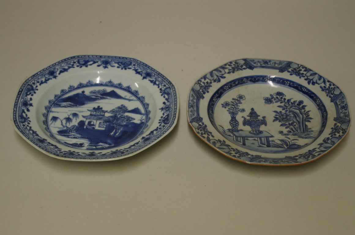 A mixed group of Chinese porcelain, 18th and 19th century, (most items s.d.). (12) - Image 6 of 7