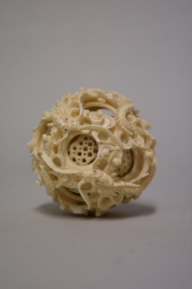 A small group of carved ivory, 19th century, comprising: a circular box and cover, 7cm high; a - Image 4 of 8