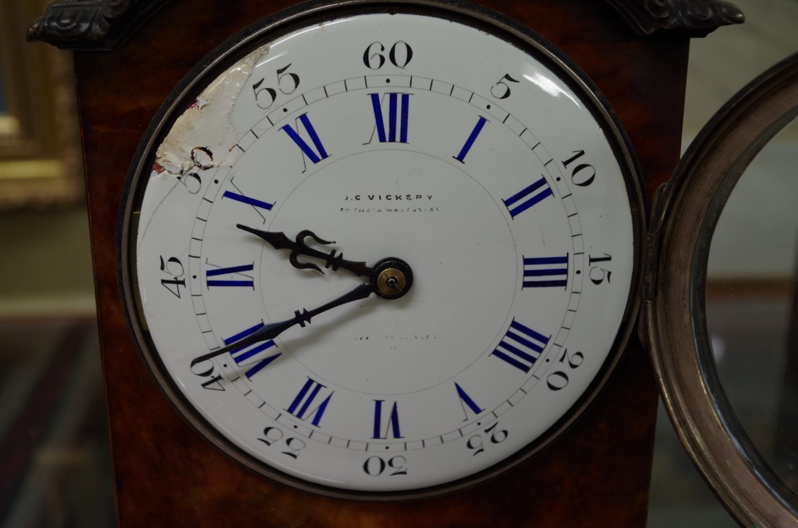 A Louis XVI style tortoiseshell and electroplate mounted mantel timepiece, 29cm high, with winding - Image 2 of 5