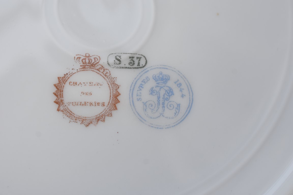 A collection of ceramics, to include a Sevres bleu celeste plate. - Image 2 of 5