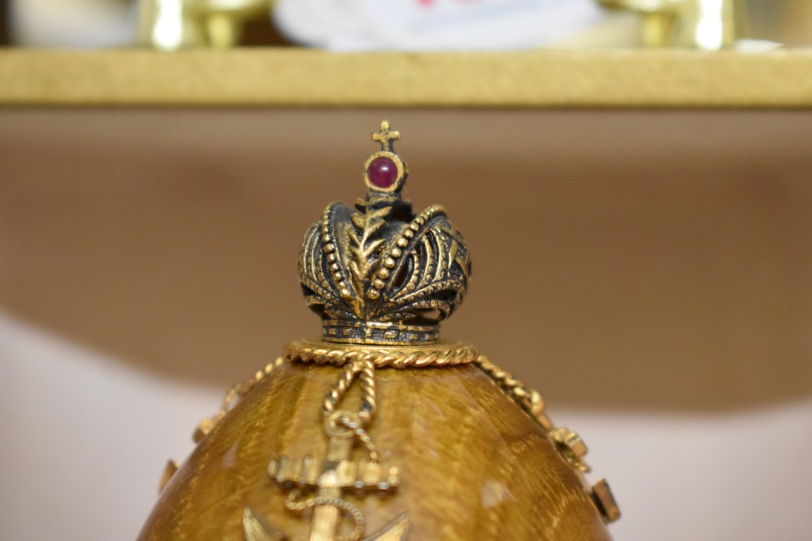 A Theo Faberge limited edition silver gilt and oak 'Shtandart Egg', No.134, in fitted case. - Image 3 of 6