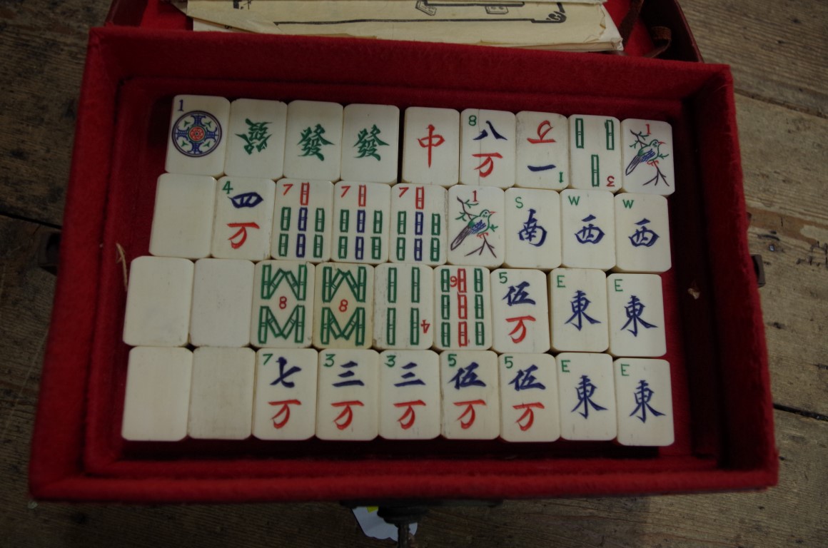 An old Chinese bone and bamboo mahjong set. - Image 3 of 9