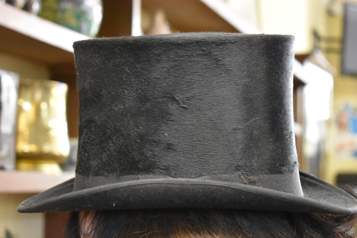 An old top hat, boxed; together with two vintage beadwork purses; other lace and related. - Image 3 of 4