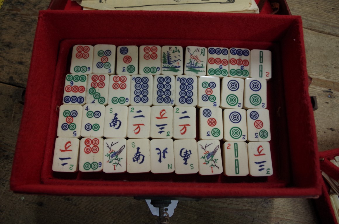 An old Chinese bone and bamboo mahjong set. - Image 4 of 9