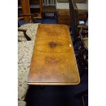 A Victorian figured walnut pedestal tea table, 93cm wide.