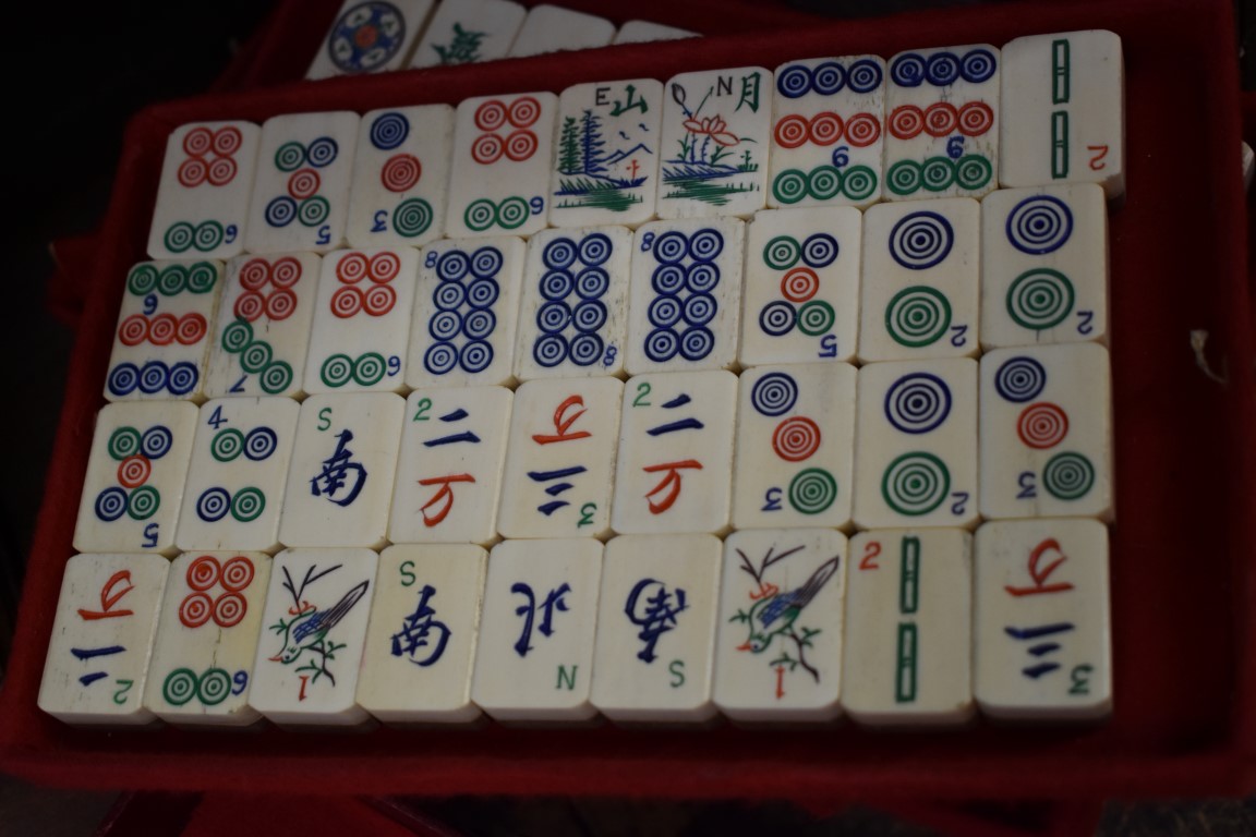 An old Chinese bone and bamboo mahjong set. - Image 8 of 9