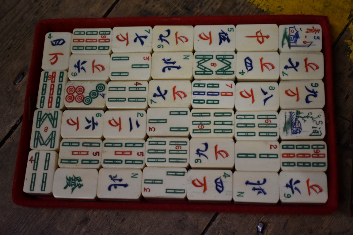 An old Chinese bone and bamboo mahjong set. - Image 7 of 9