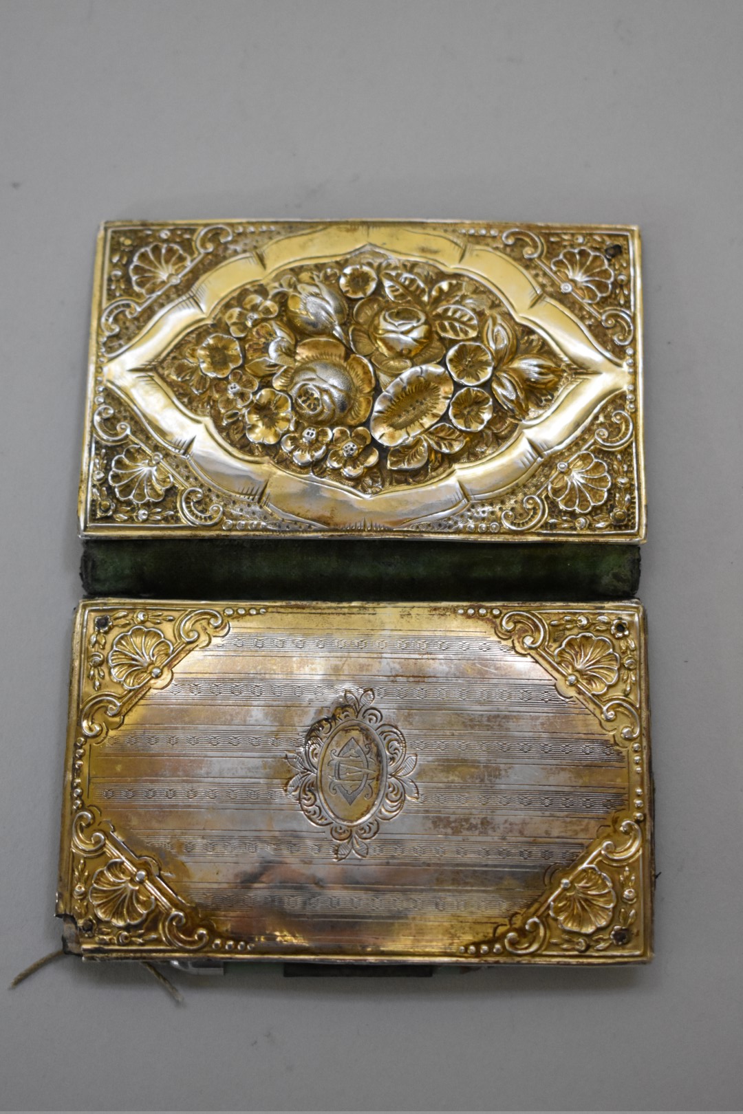 A Victorian gilt metal silk lined aide memoir and card case, 9cm.