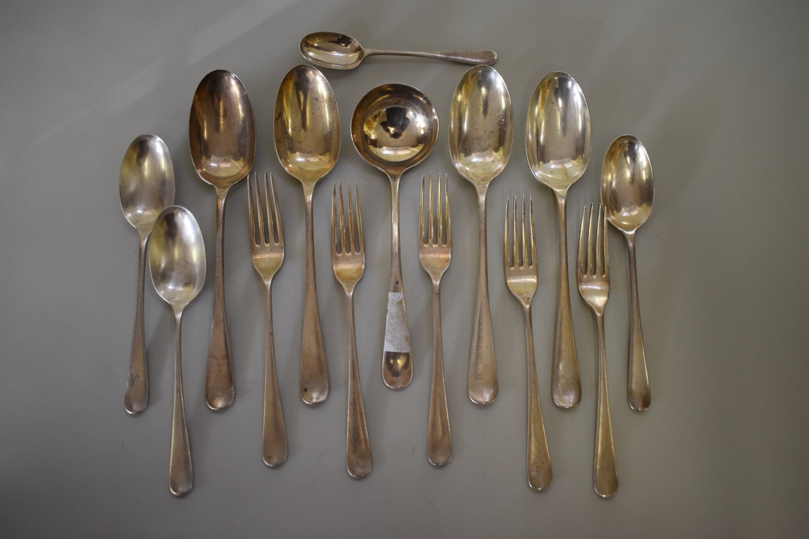 A quantity of silver Old English rat tail pattern flatware, by Elkington & Co, Birmingham 1915, 800g