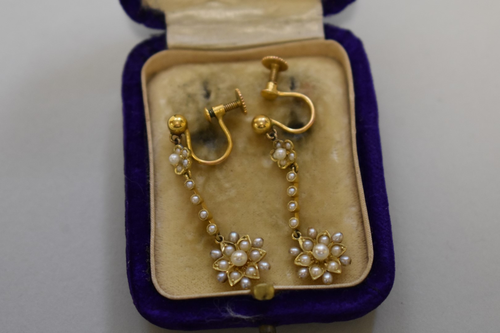 A pair of pearl and 15ct gold screw back earrings, 3.2g total weight.