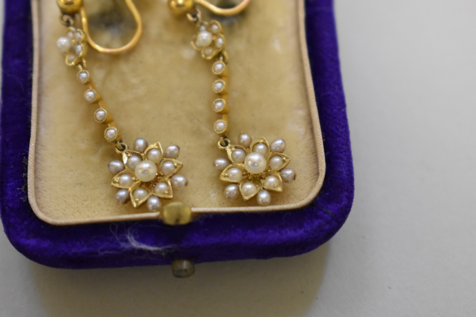 A pair of pearl and 15ct gold screw back earrings, 3.2g total weight. - Image 2 of 3