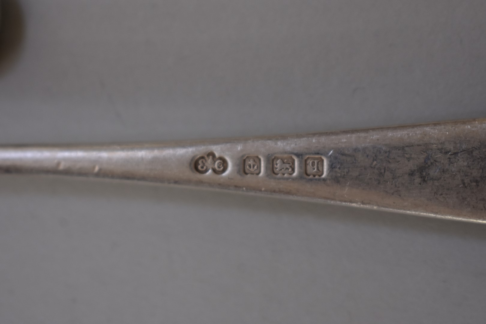 A quantity of silver Old English rat tail pattern flatware, by Elkington & Co, Birmingham 1915, 800g - Image 2 of 2