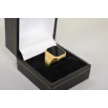 An onyx gold signet ring, stamped 585, 6.1g total weight.