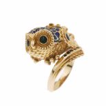 GOLD AND ENAMEL OWL RINGYellow gold & enamel. Open band. Band 16mm. 7.3gr.- - -18.00 % buyer's