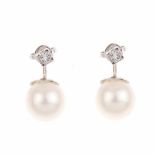 DETACHABLE DIAMOND AND PEARL EARRINGSWhite gold with princess cut diamond E-SI approx. 0.25 &