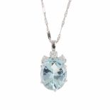 AQUAMARINE AND DIAMOND PENDANTWhite gold withe central oval cut aquamarine 7.52ct & three