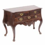 PORTUGUESE CHEST OF DRAWERS, C18thJacaranda wood. With later interventions. With key.- - -18.00 %