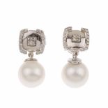 DIAMOND AND PEARL EARRINGSWhite gold with brilliant cut diamonds. Total weight approx. 0.30ct