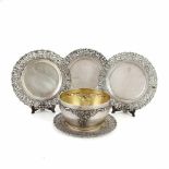 SET OF FOUR SPANISH SILVER SIDE PLATES AND FINGERBOWL, MID C20th.Bread plates hallmarked A. Pallé