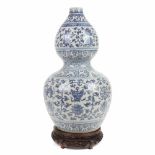 DOUBLE VASE IN THE SHAPE OF A GOURD, QING DYNASTY. END C19th.Porcelain finely decorated with