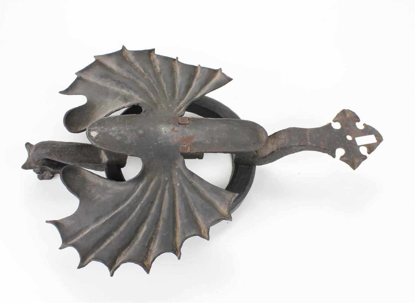 MODERNISTA DRAGON DOOR KNOCKER, EARLY C20th.Cast iron. 51 x 34 x 14 cm.- - -18.00 % buyer's - Image 4 of 4