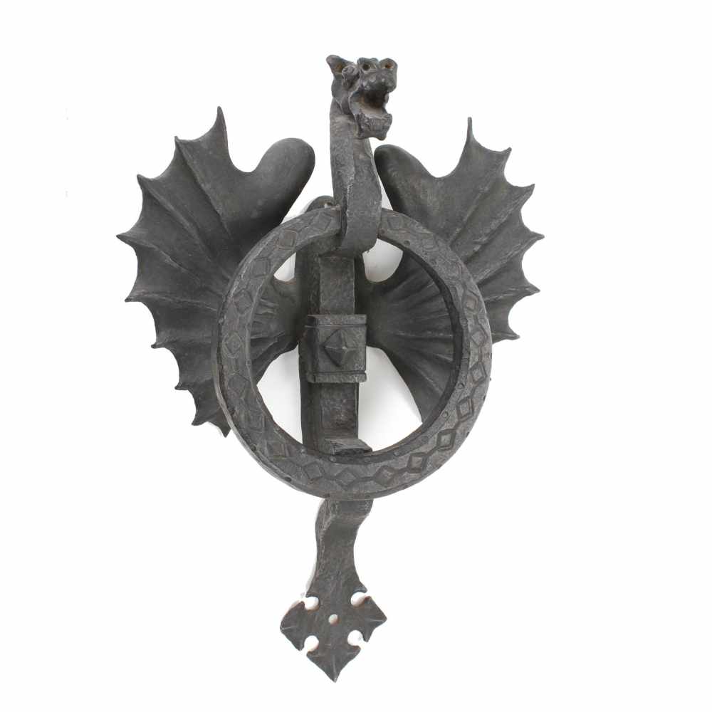 MODERNISTA DRAGON DOOR KNOCKER, EARLY C20th.Cast iron. 51 x 34 x 14 cm.- - -18.00 % buyer's