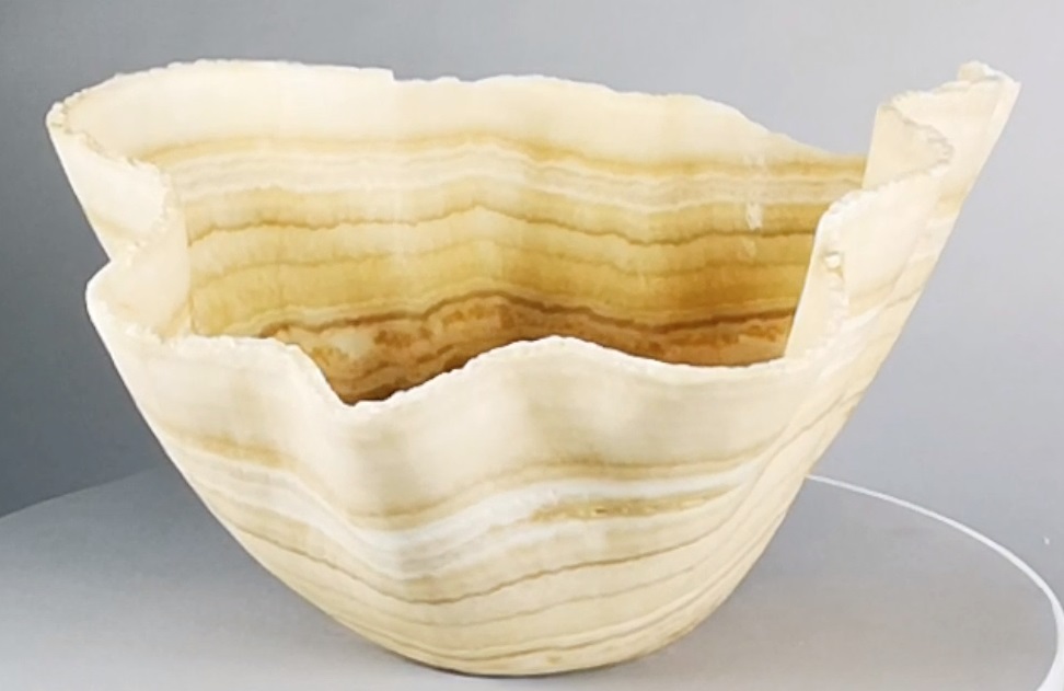 Minerals: An unusually deep onyx bowlMexico56cm by 51cm - Image 2 of 2