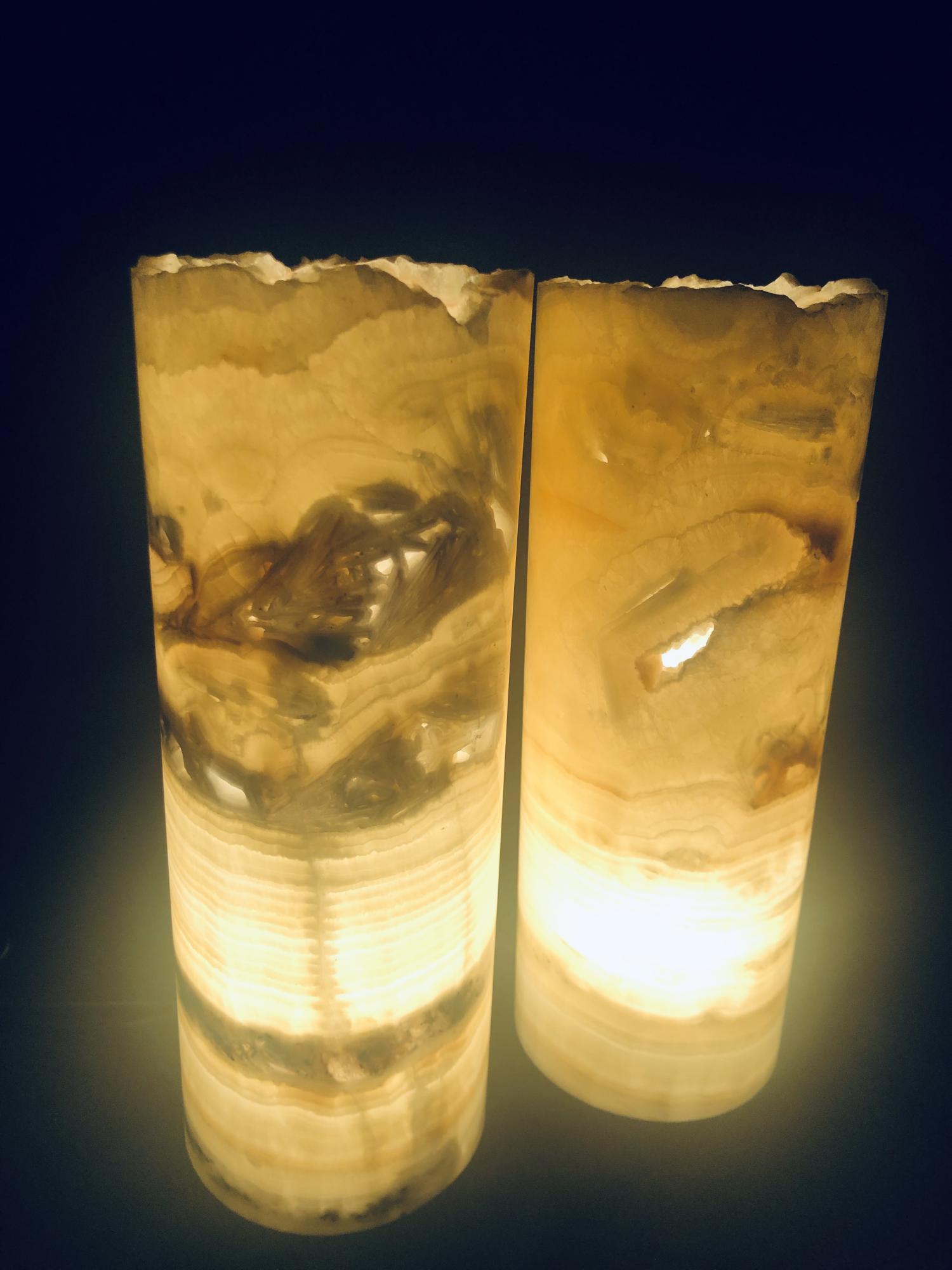 Lighting/Minerals : A pair of onyx cylinder lamps, 30cm high - Image 2 of 2