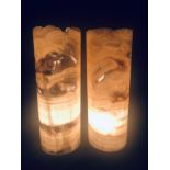 Lighting/Minerals : A pair of onyx cylinder lamps, 30cm high