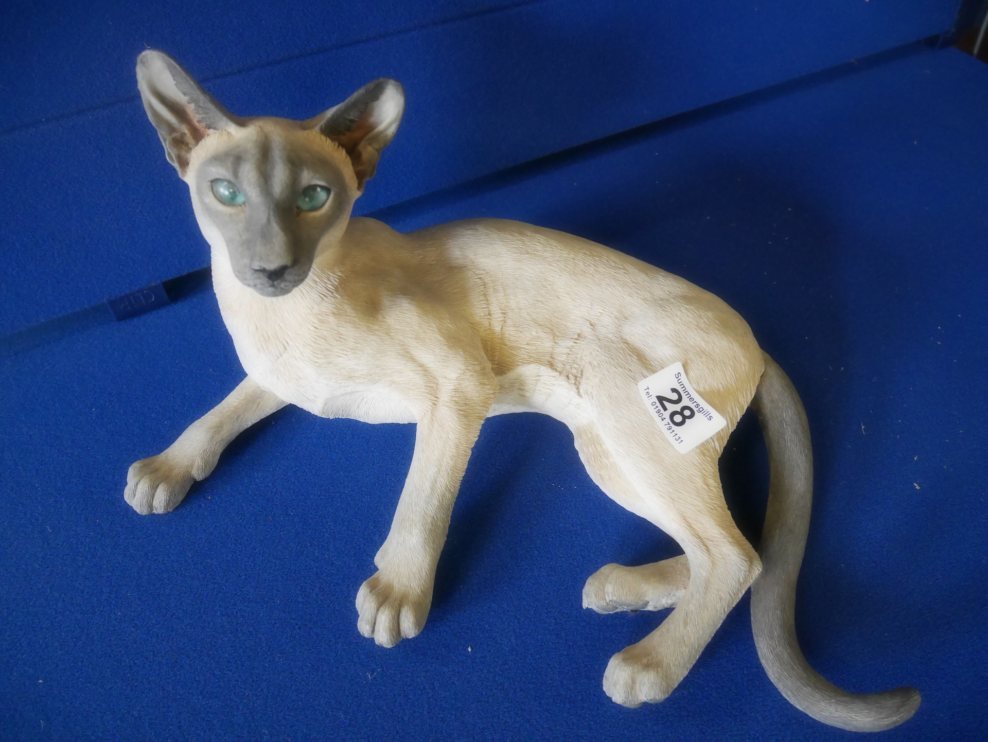 Siamese cat figure