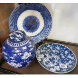 3 Oriental blue and white items