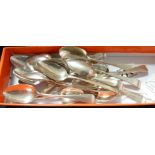 18 x Silver tea spoons (277g)