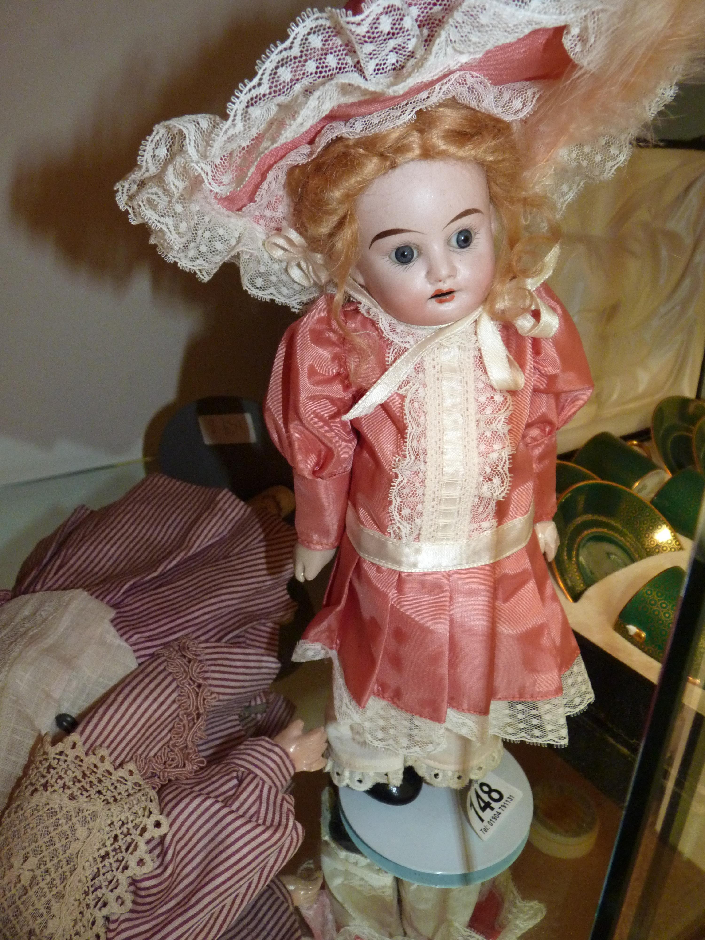 A German porcelain doll ( 30cm )