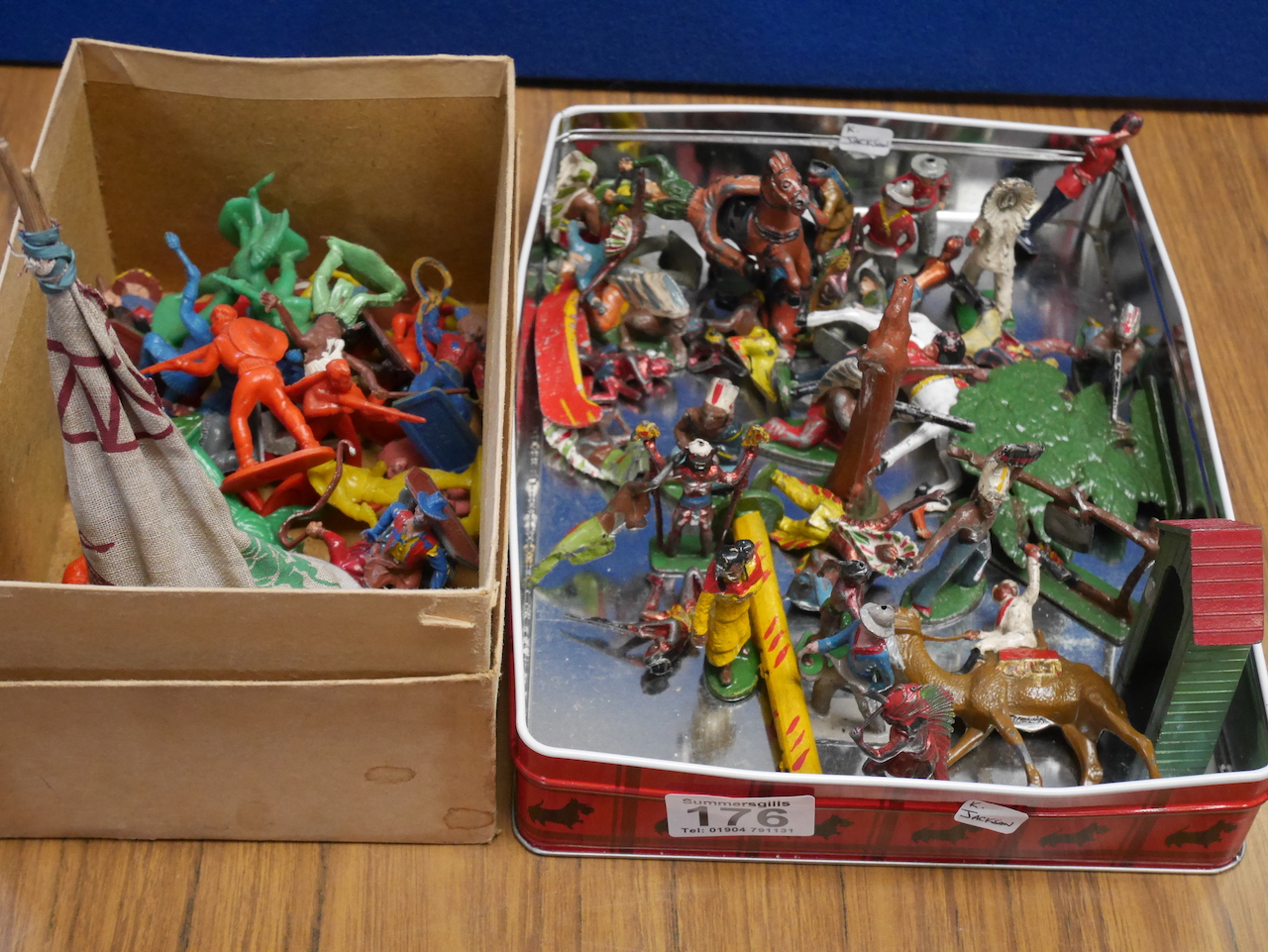 Box of metal Cowboy and Indian figures inc ass. Plastic