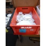 1 box Hunting dinner and tea set