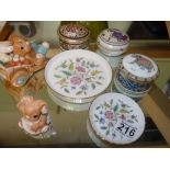 Pendelfin & Minton & Wedgwood jars