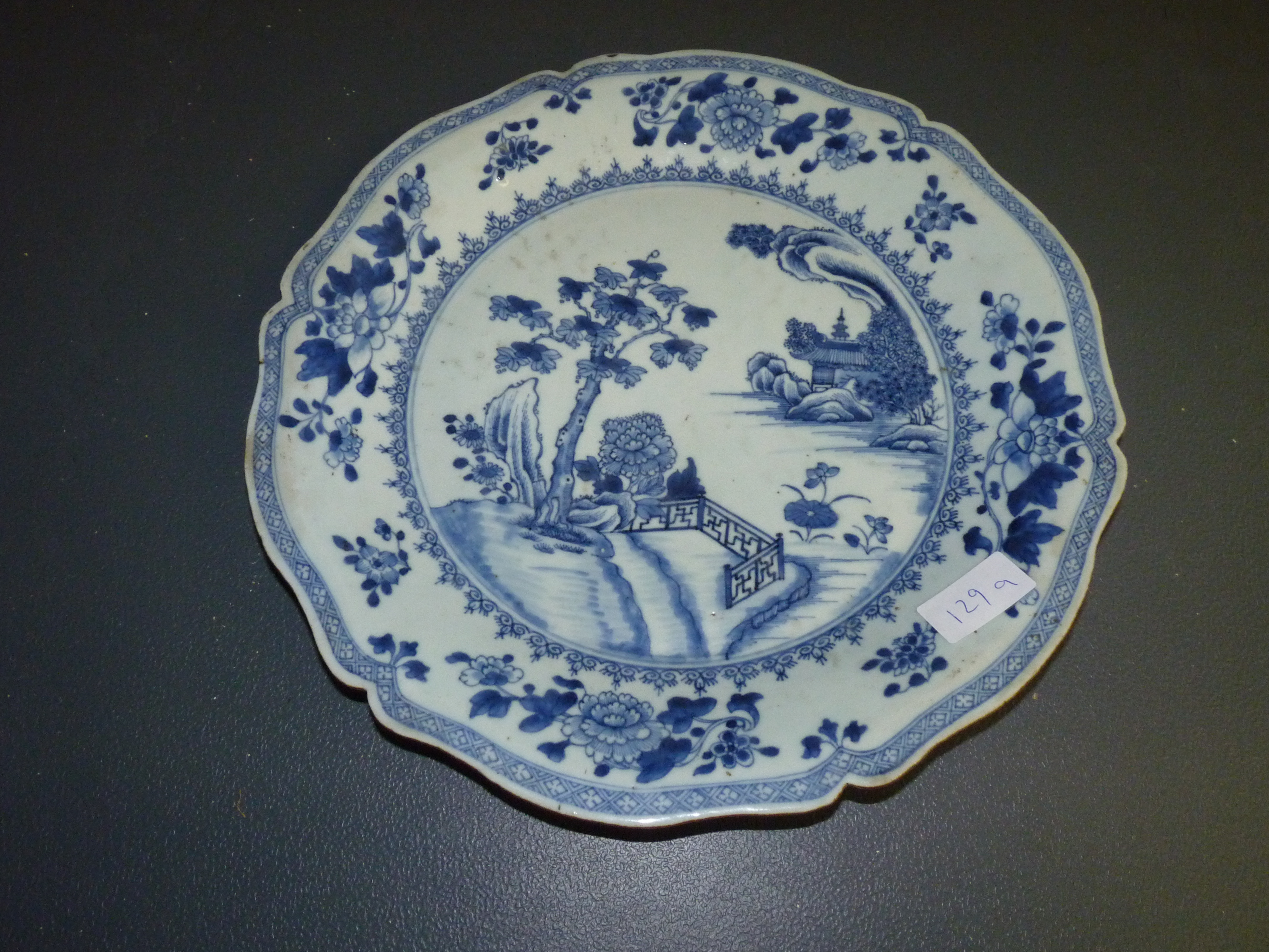An early Blue and white Chinese charger 35cm - Image 3 of 4