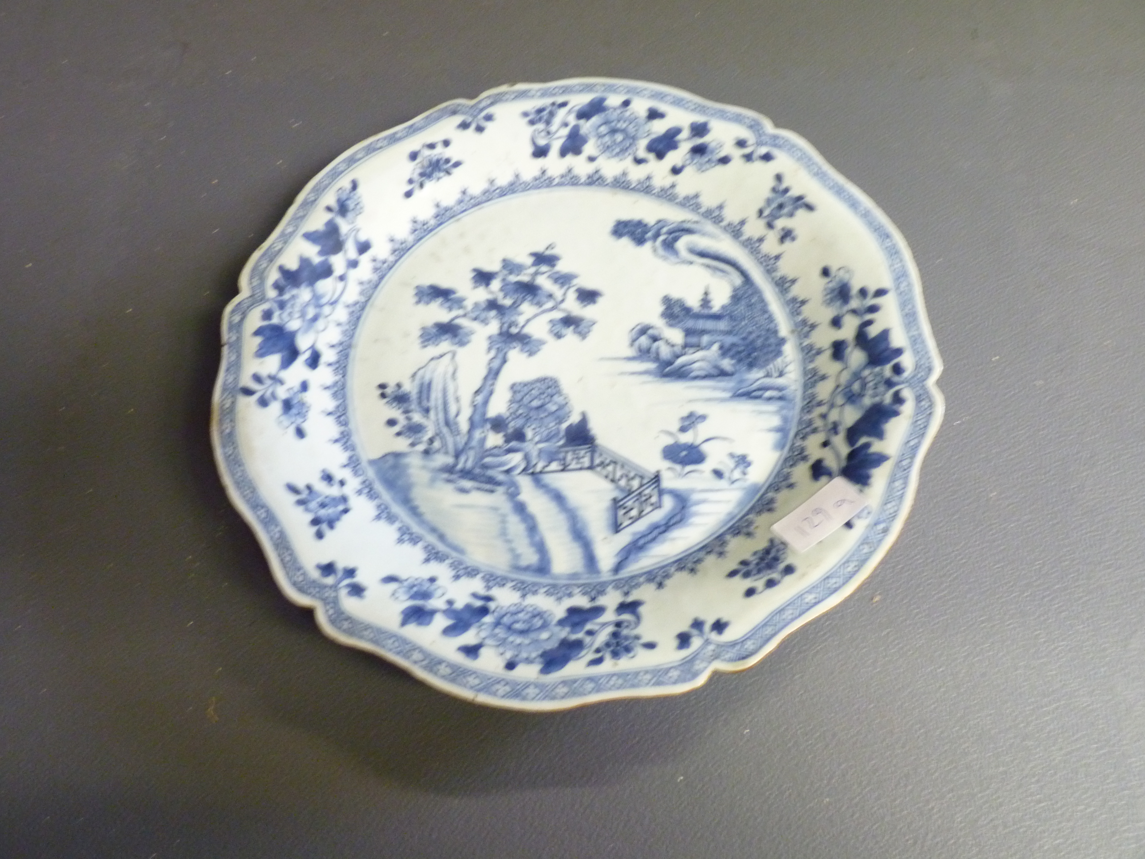 An early Blue and white Chinese charger 35cm - Image 2 of 4