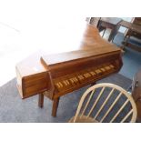 Baby grand piano/Spinette