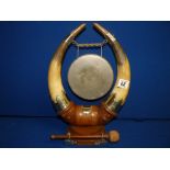 Gong with horn decoration