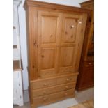 Pine linen press