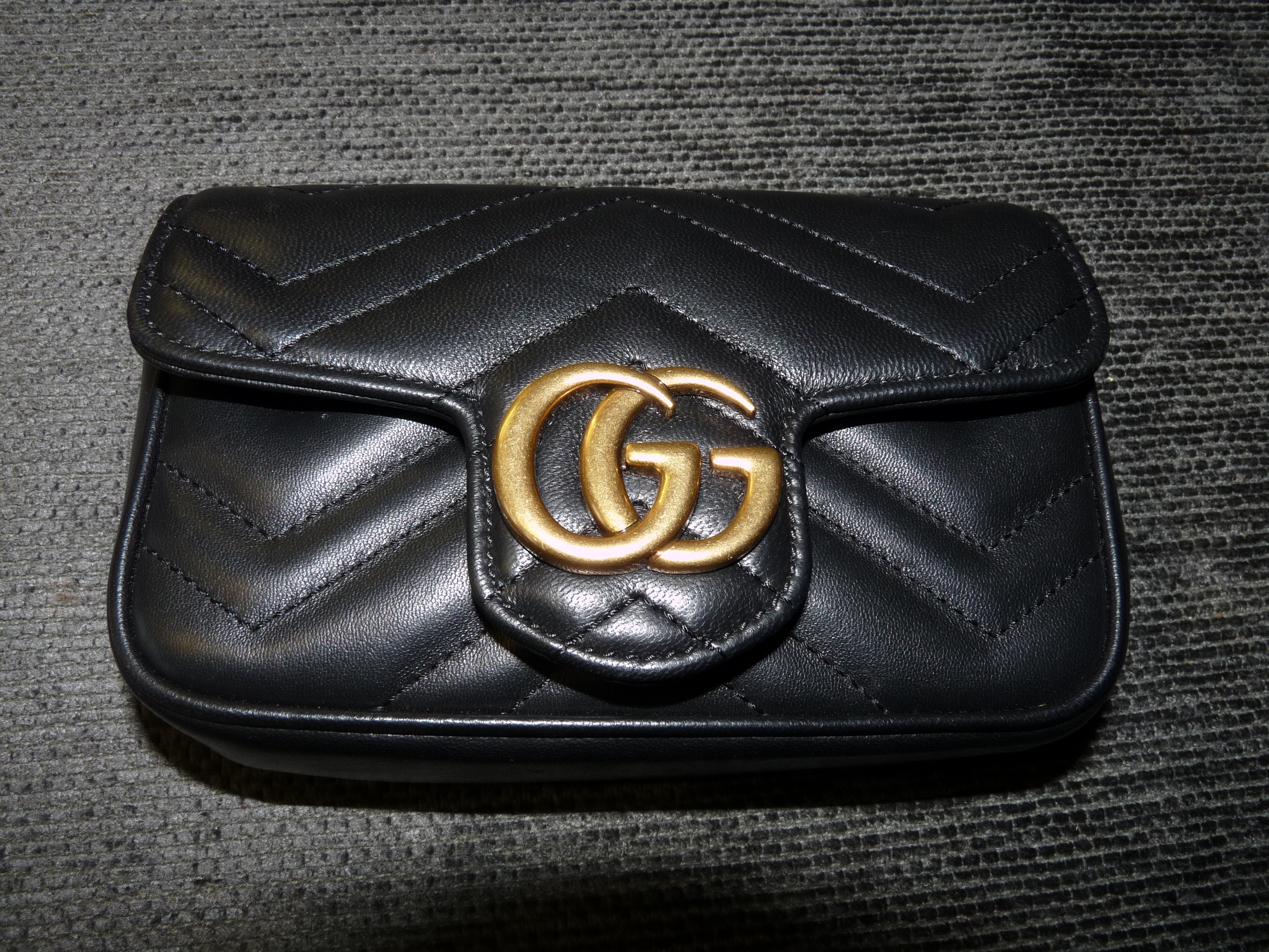 Gucci Marmont Super mini bag in Black Calf skin leather H 4" x 6.5" x d 1.75" Pre owned grade A- - Image 2 of 7