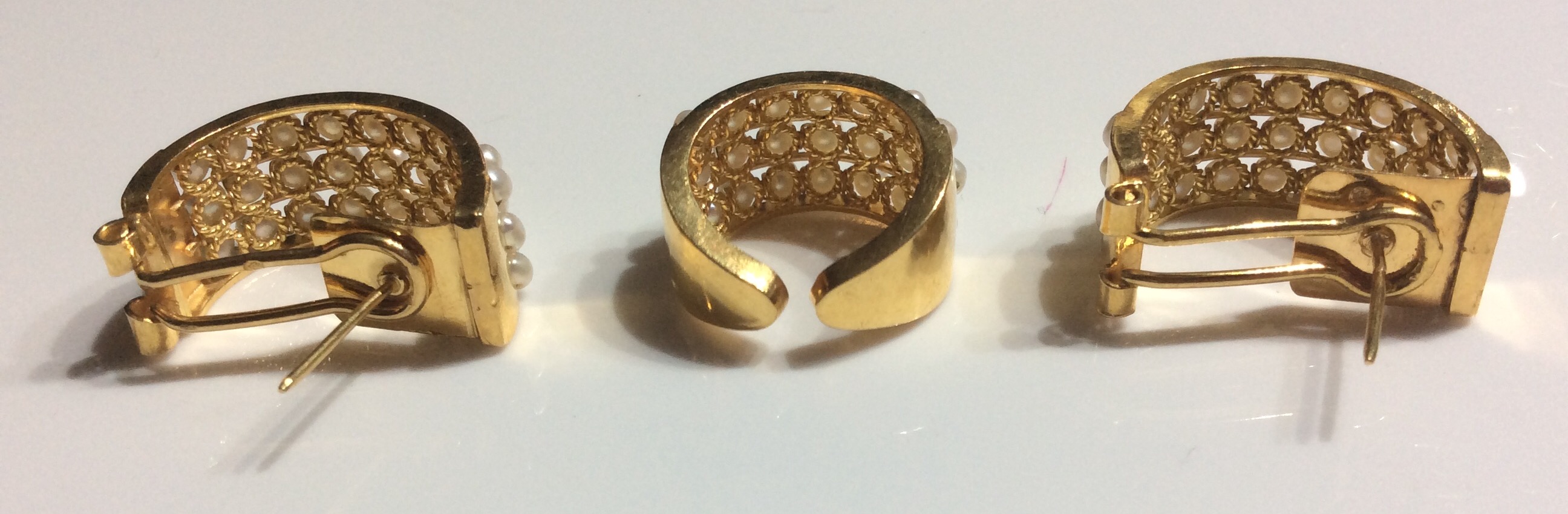 A BAHRAIN 21CT GOLD AND SEED PEARL EARRINGS AND RING SET Semi elliptical form, set with three rows - Image 2 of 2