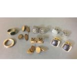 A SELECTION OF GOLD AND YELLOW METAL CUFFLINK'S To include a pair of 9ct gold cufflink's, two yellow